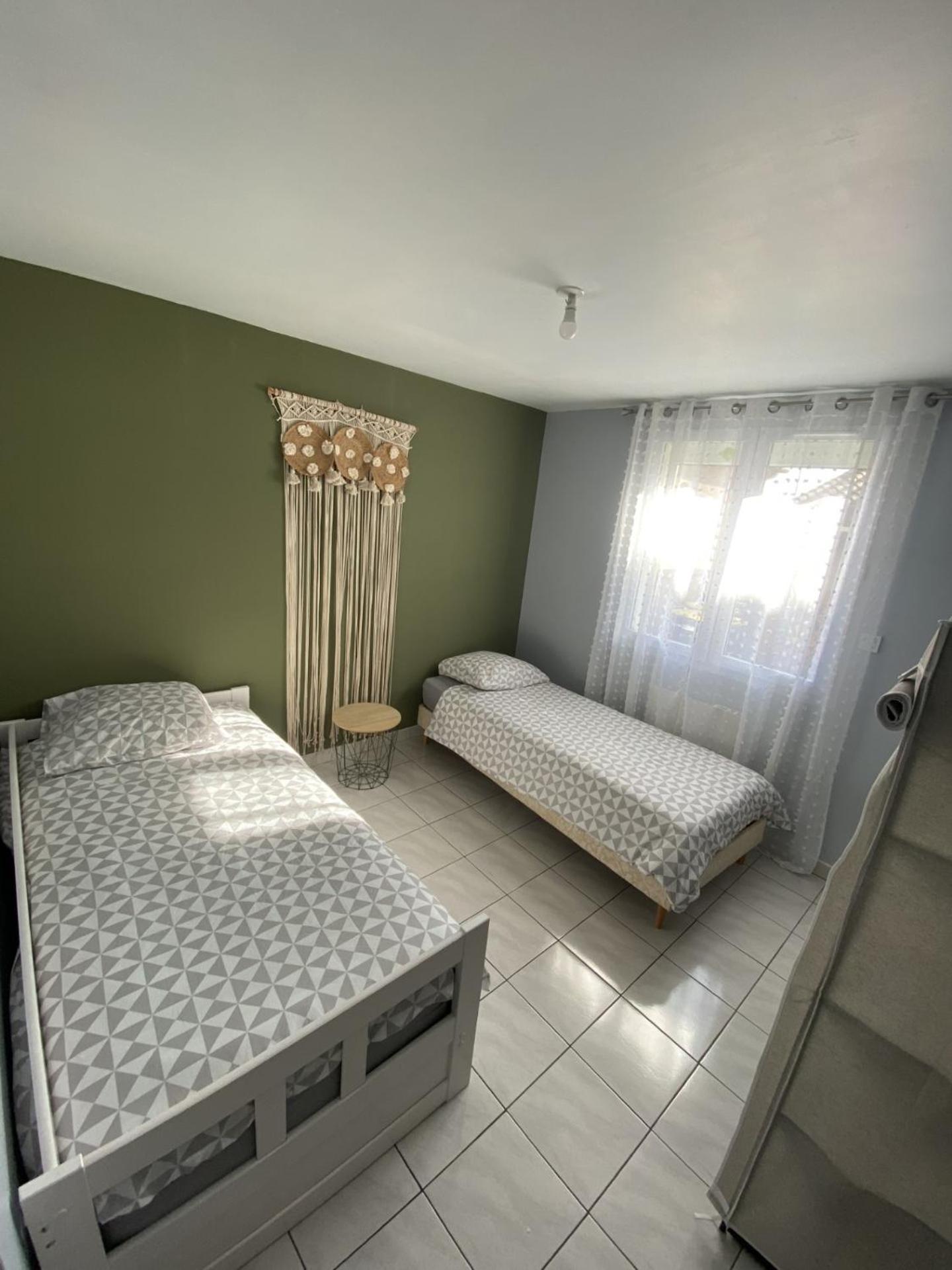 Appartement Tout Equipe 2 Chambres + Jardin Saix  Ngoại thất bức ảnh