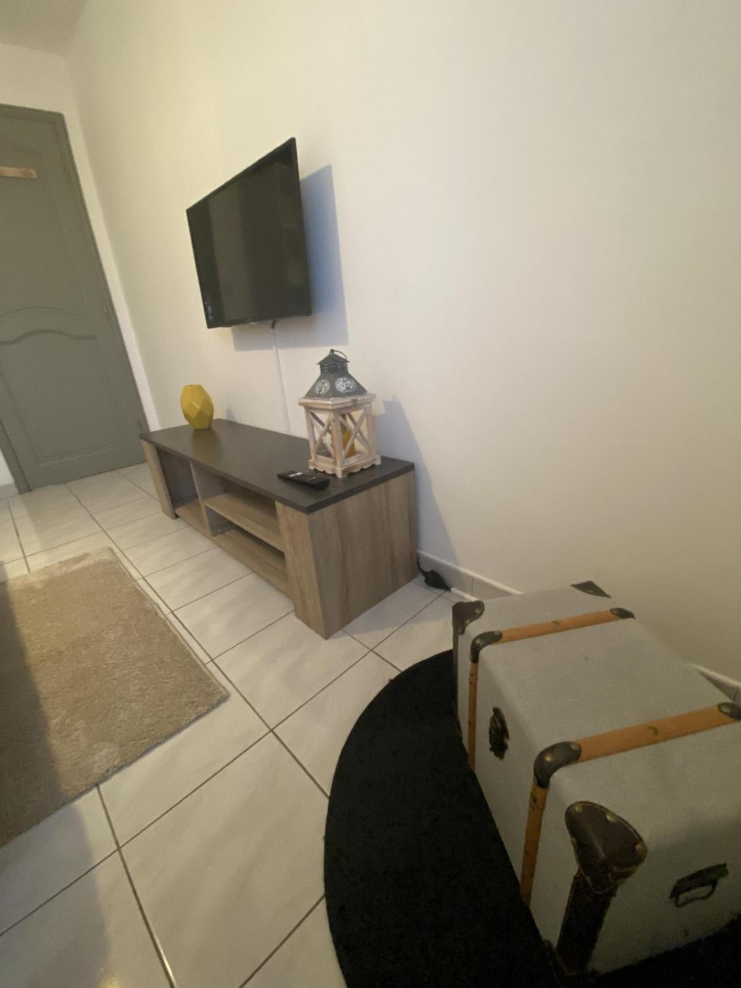 Appartement Tout Equipe 2 Chambres + Jardin Saix  Ngoại thất bức ảnh